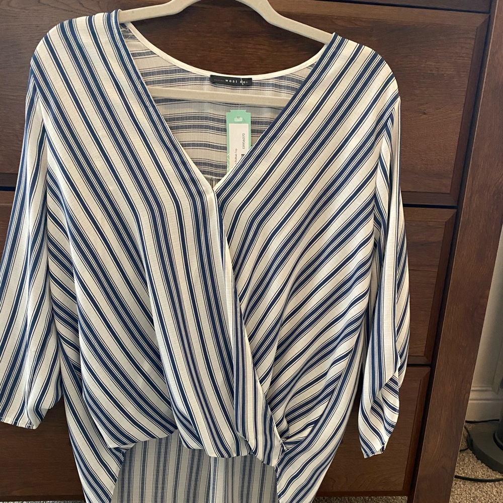 Large Surplice Rolltab Hi-lo Top
